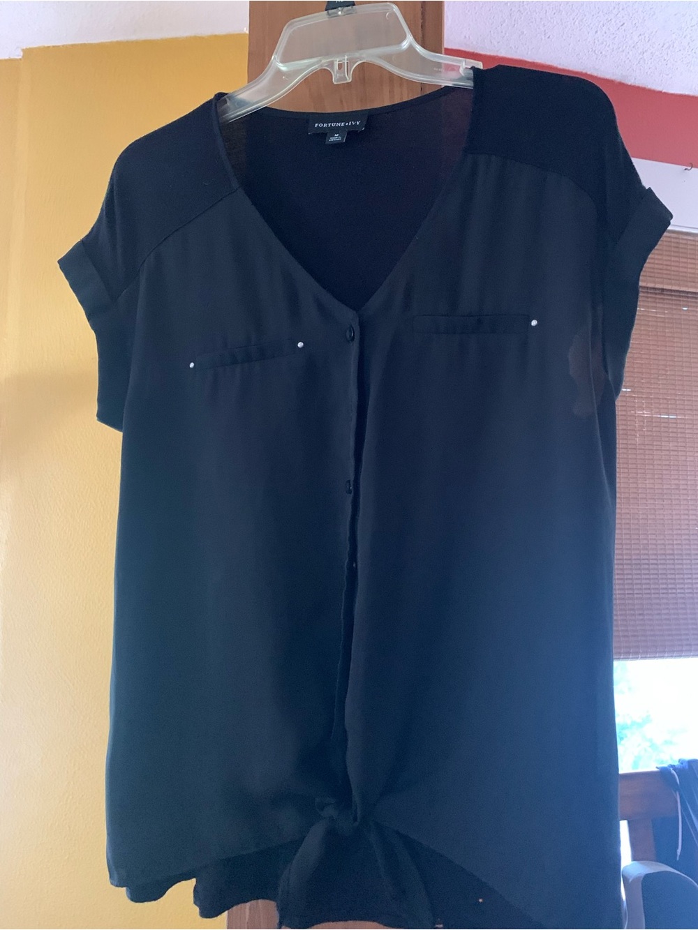 Forever 21 Black V-Neck Short Sleeve Button Front Tie-Hem Blouse